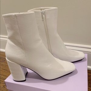 White Heeled Boots ⛸️